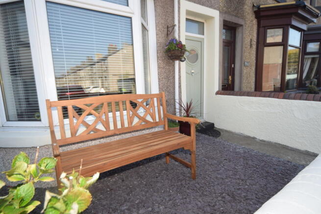 GARDEN FRONTAGE