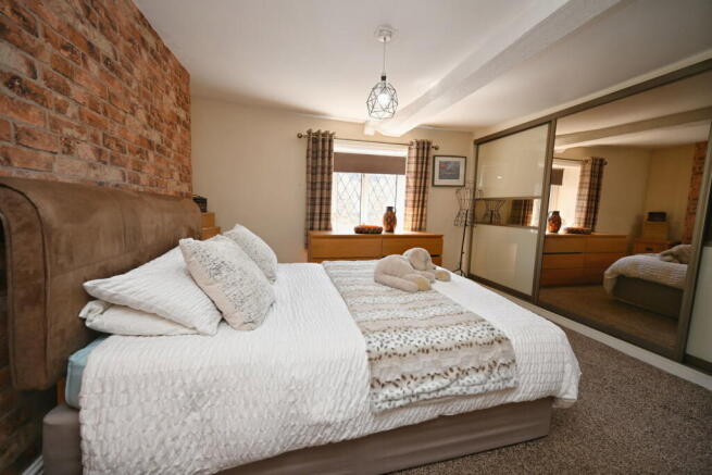 4 bed Cottage for sale Image 12