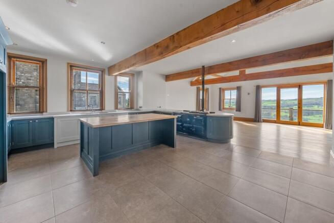 6 bed Detached for sale Image 6