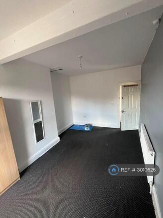 4 bed Flat to rent Image 10