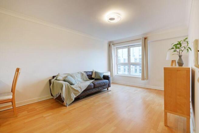 2 bed Apartment to rent Image 5