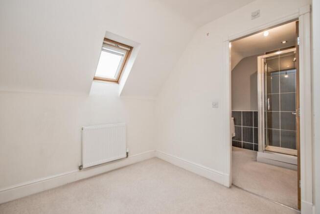 3 bed Terraced for sale Image 9