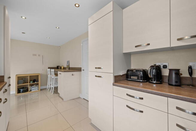 3 bed Semi-Detached for sale Image 5