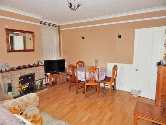 DINING ROOM.JPG