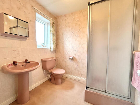 4 bed Detached for sale Image 12