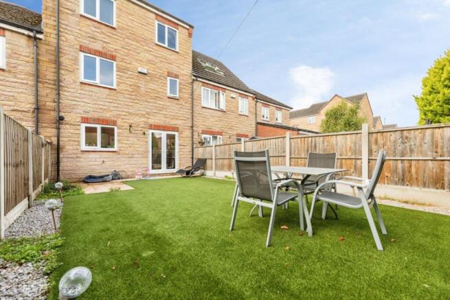 4 bed House for sale Image 7