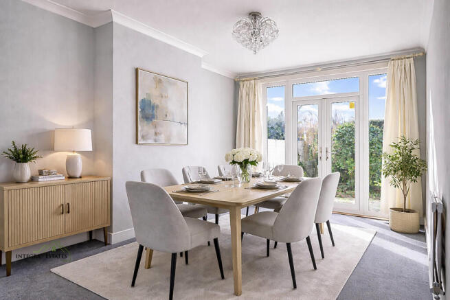 Dining room staged Image SE26