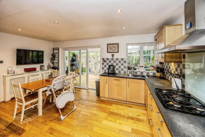 4 bed Detached for sale Image 6