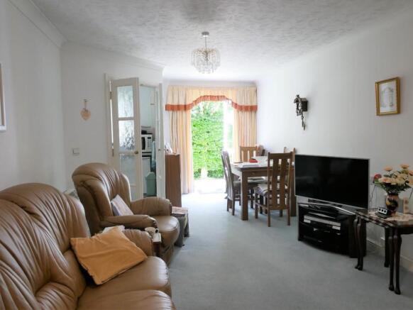 Lounge/Dining Room