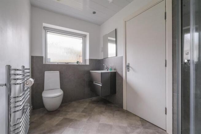 4 bed Detached for sale Image 11