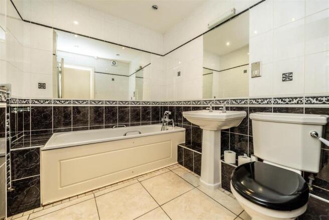 2 bed Apartment for sale Image 12