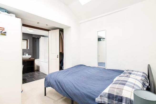 Bedroom_2.jpg