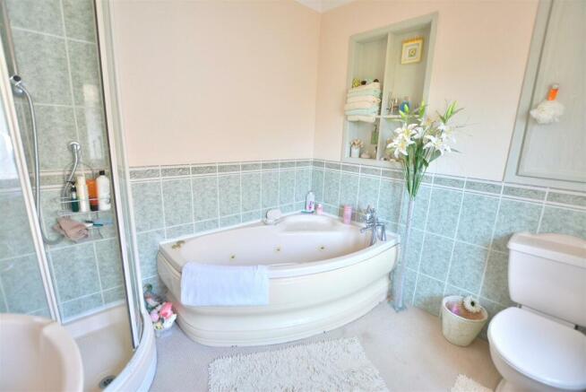 bathroom 2.jpg