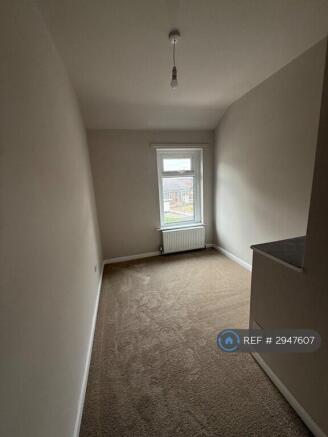 3 bed Terraced to rent Image 9