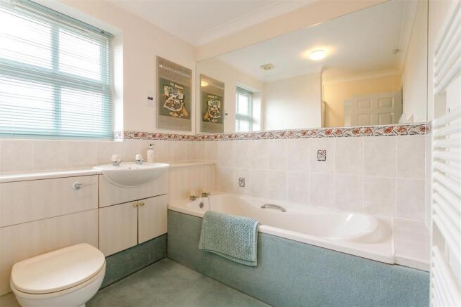 8376705-interior34.jpg