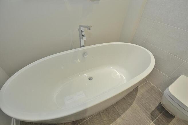 Bed 1 En-Suite Bathroom