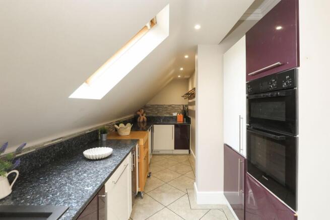 3 bed Flat for sale Image 12