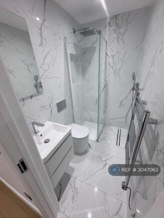 Bathroom 1 (Bedroom 1)
