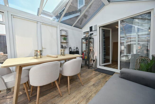 4 bed Detached for sale Image 7