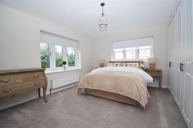 4 bed Detached Bungalow for sale Image 12