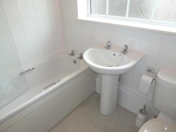 BATHROOM/WC