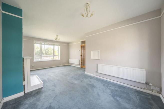 Double aspect lounge/dining room