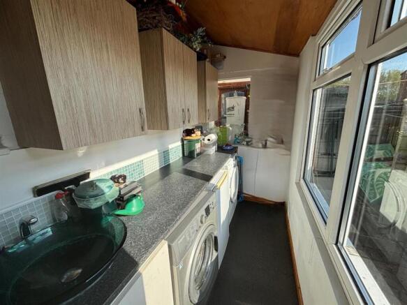 4 bed House for sale Image 8