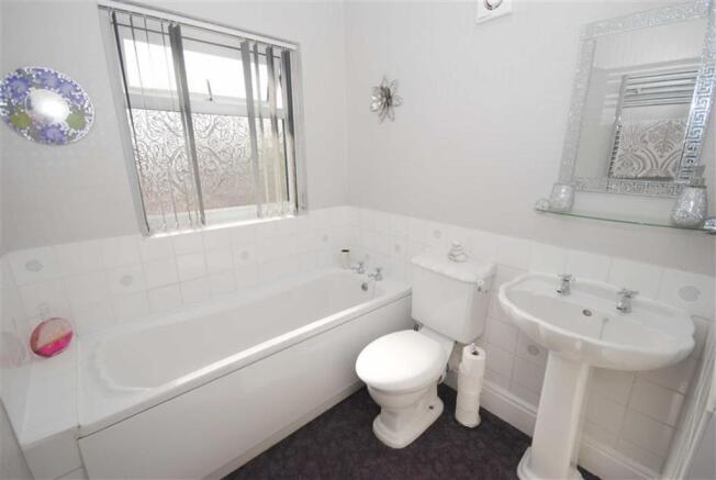 COMBINED BATHROOM/WC