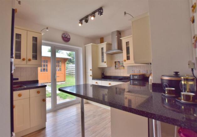 Kitchen 1.jpg
