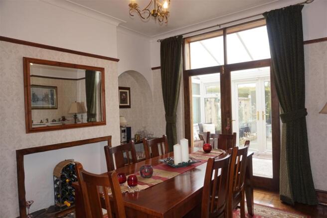 DINING ROOM:
