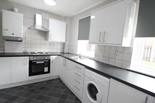 4 bed Flat to rent Image 4