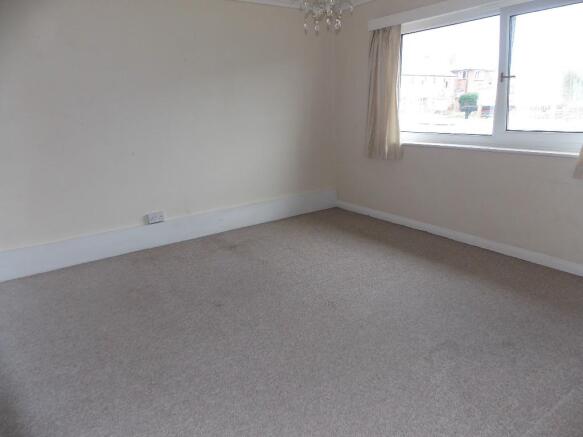 Bedroom 2 (2)