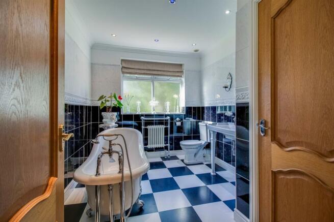 BATHROOM/W.C.