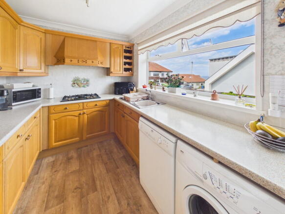 4 bed Detached Bungalow for sale Image 7