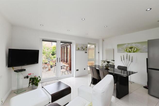 4 bed Detached for sale Image 4