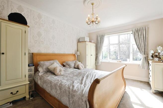 3 bed Semi-Detached for sale Image 12