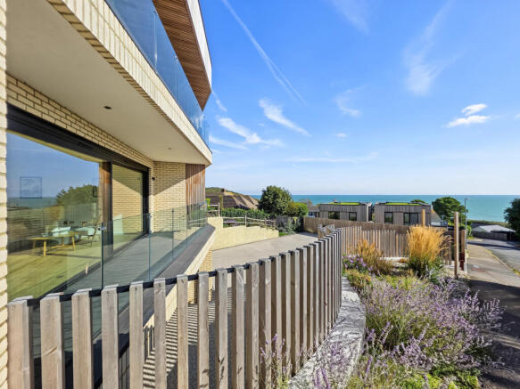 2-bed flat on Naildown Road, Hythe, Kent, £595,000