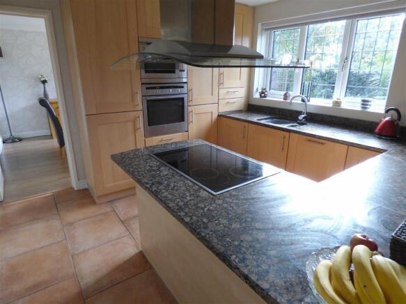 KITCHEN/BREAKFAST RO