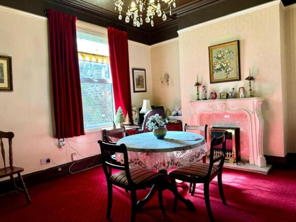 6 bed Town House for sale Image 9