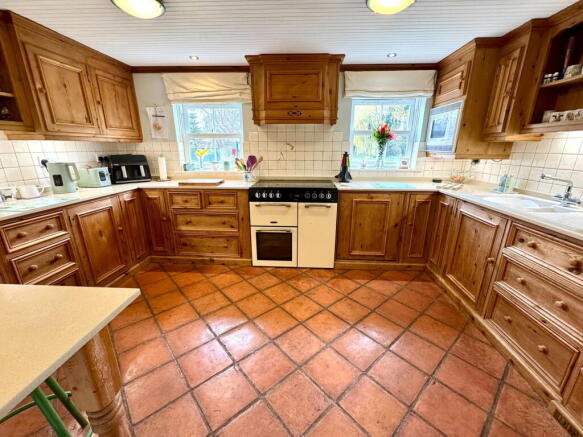 4 bed Semi-Detached for sale Image 8
