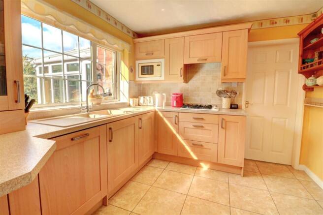 Kitchen2.jpg