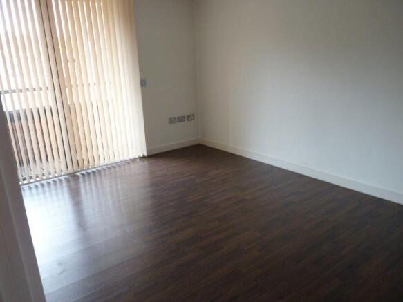 2 bed Apartment to rent Image 4