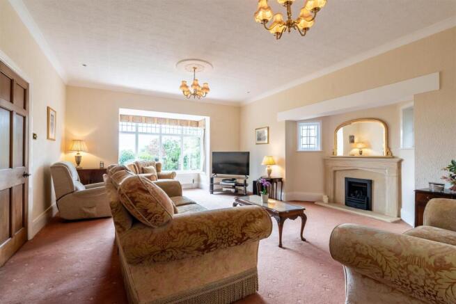 4 bed Detached for sale Image 9