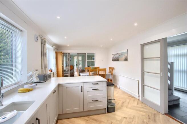 4 bed Detached for sale Image 6