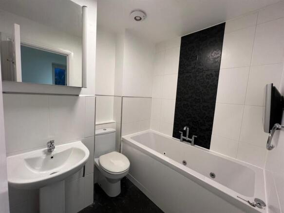 bathroom 2.jpg