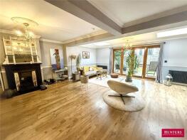 4, 250 Mountview Cottages, Barnet Road, Barnet EN5 3LB