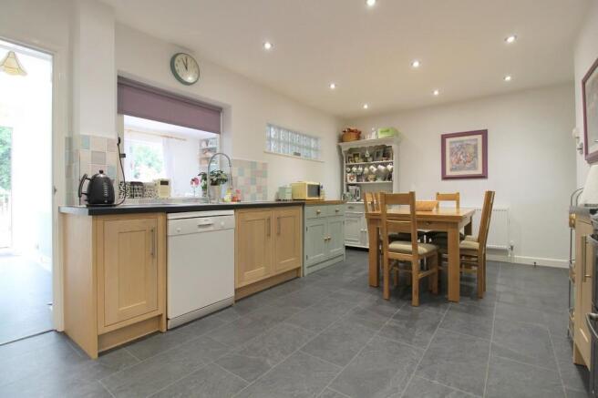 KITCHEN / DINING ...
