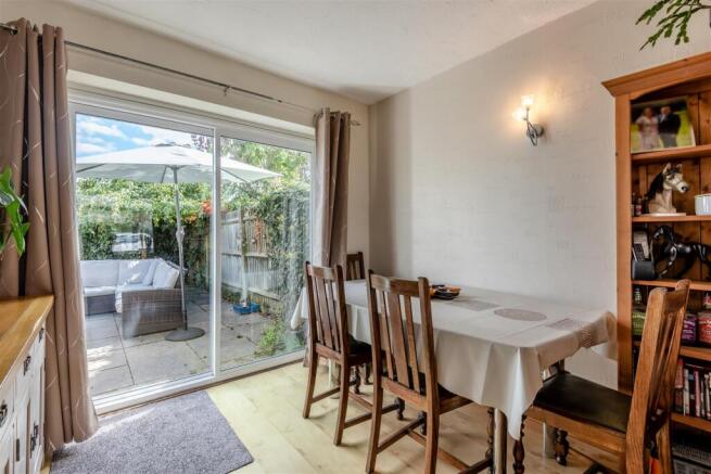 Lounge/Dining Area