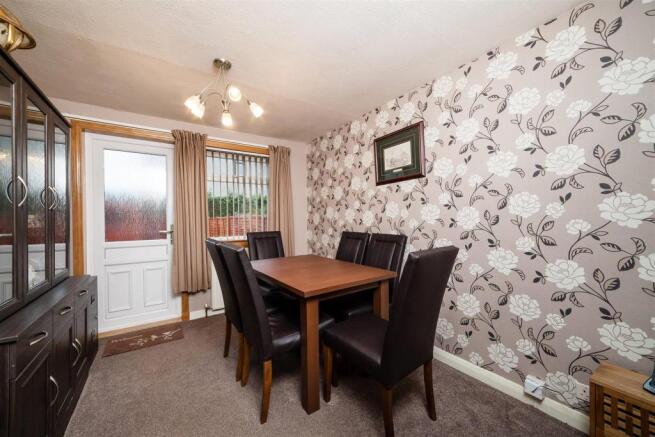 Lounge/ Dining Room