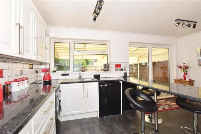 Kitchen/ Breakfast Area